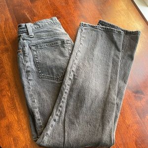 Abercrombie and Fitch -The 90s Straight Ultra High Rise Jeans, curve love short